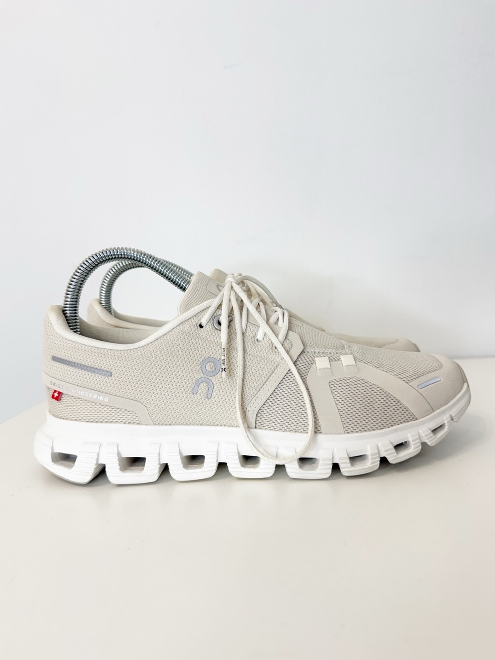 On Cloud 6 Athletic Sneaker Pearl White CloudTec Women’s Size 8 Walking Commuter